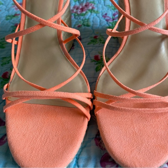 Jennifer Lopez strappy coral wedges - Picture 4 of 9